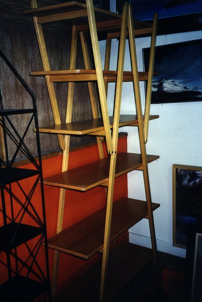 Meuble à étagères en bois années soixante.