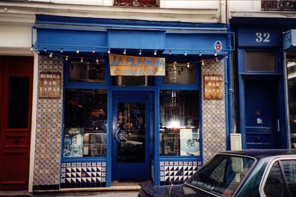 Devanture du restaurant « La Plancha », bar à tapas.