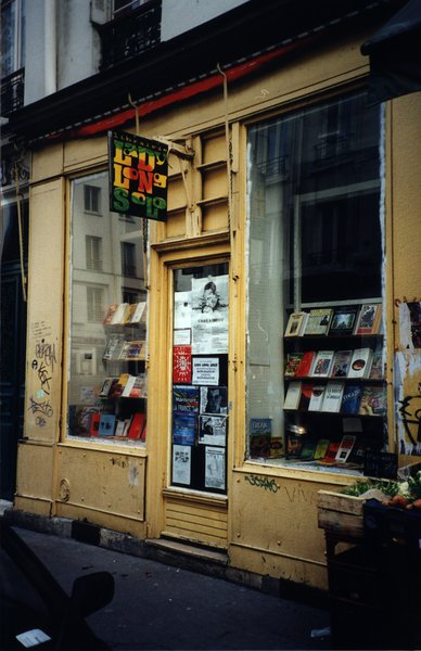 Devanture de librairie.