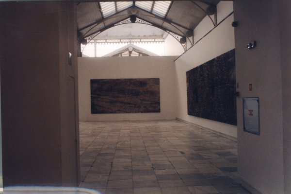Salle d’exposition avec verrière art nouveau.