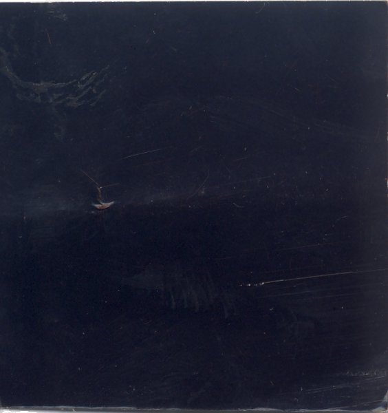 Surface noire. Amorce.