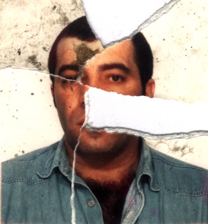 Portrait d'un homme en chemise en jean. Image avec déchirure, reconstituée.ᴬᴵ