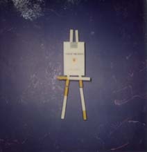 Paquet de cigarettes Philip Morris et cigarettes simples.