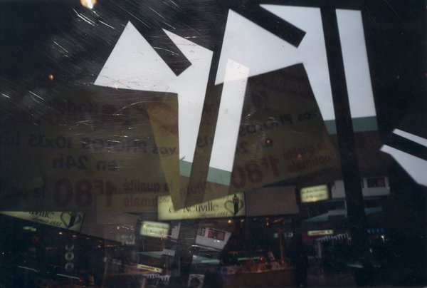 Reflet dans une vitrine ?