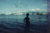La mer avec un personnage devant.