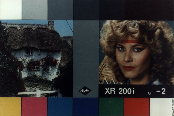 Publicité pour Agfa avec visage de femme blonde.