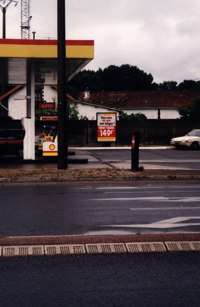 Station service Shell.
