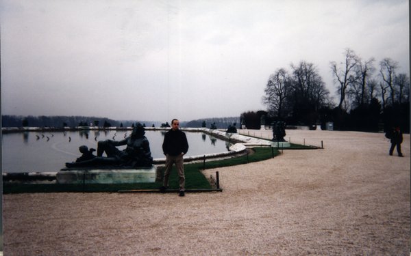 Bassin dans le parc du château de Versailles.