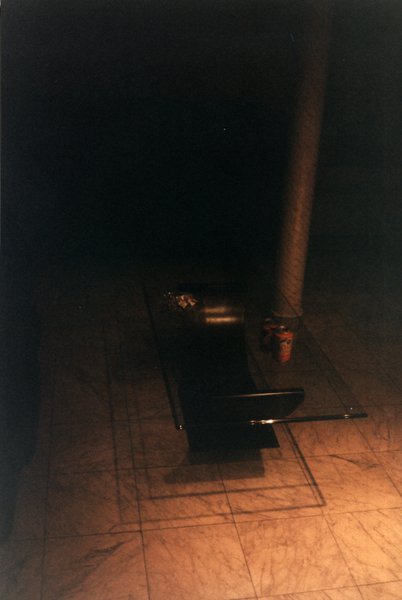 Table basse de salon en verre.