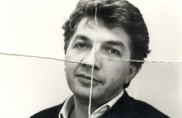 Visage d’homme brun. Image déchirée et reconstituée.
