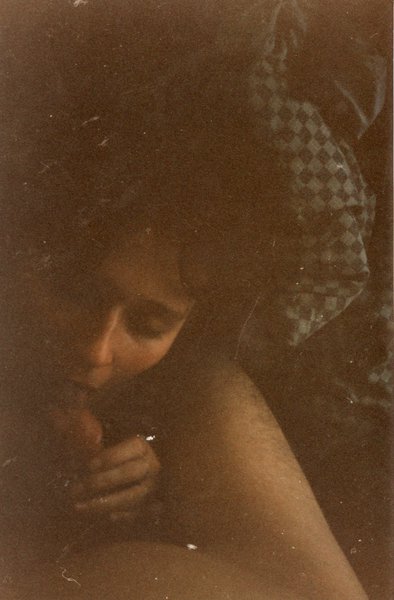 Femme faisant une fellation.