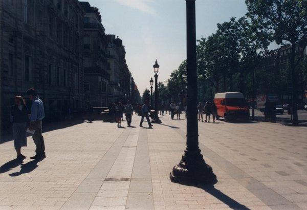 Avenue des Champs Elysées à Paris.