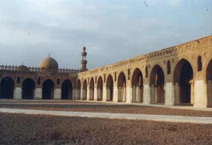 Cour carrée de Mosquée ou d’un palais oriental ?