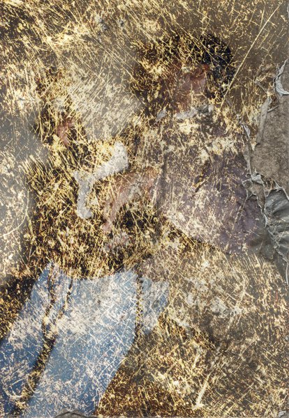 Homme en jeans. Image avec rayures.