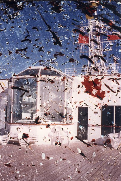 Ponton d’un ferry. Image avec rayures.