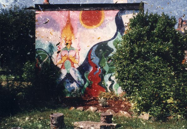 Fresque murale et jardin.