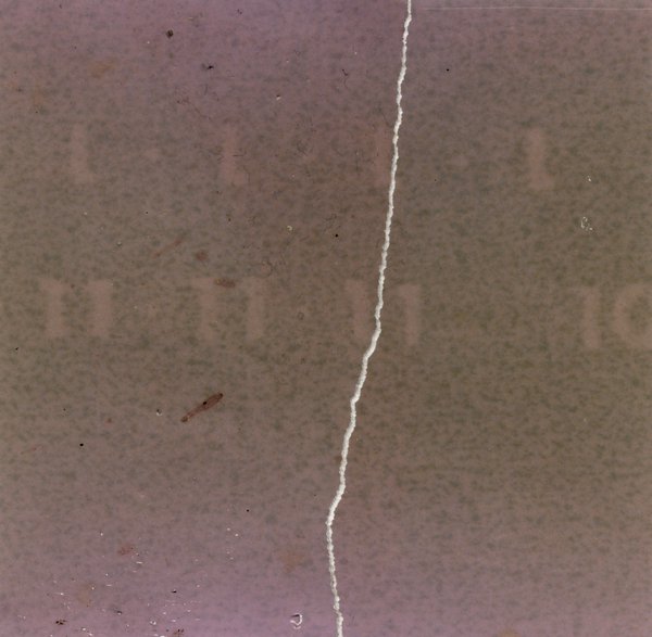 Vue non identifiée. Image déchirée et reconstituée.