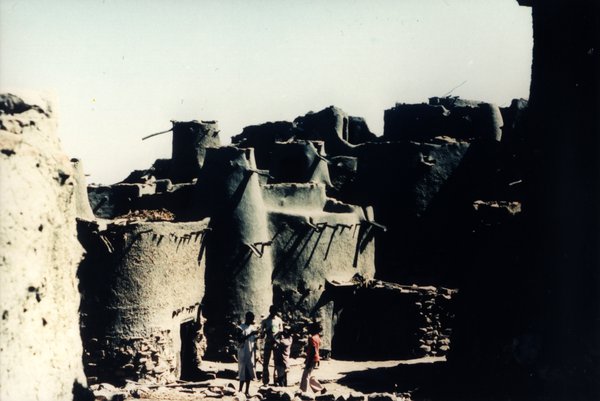 Village avec maisons en pisé (Mali).